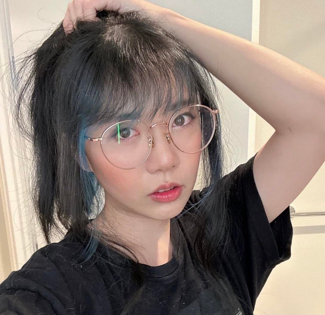 Loserfruit's Love Life Unveiled: An Intimate Look.